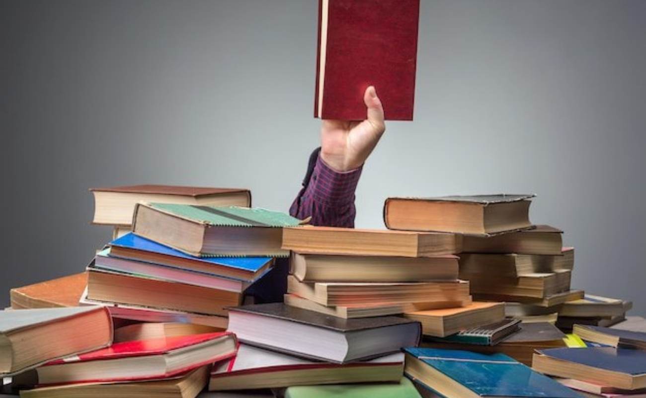 شناخت علایق شخصی و تجربیات گذشته به عنوان راهنمای «چگونه کتاب مناسب خود را انتخاب کنیم؟»