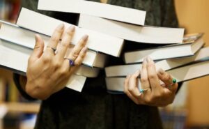 چگونه کتاب مناسب خود را انتخاب کنیم؟